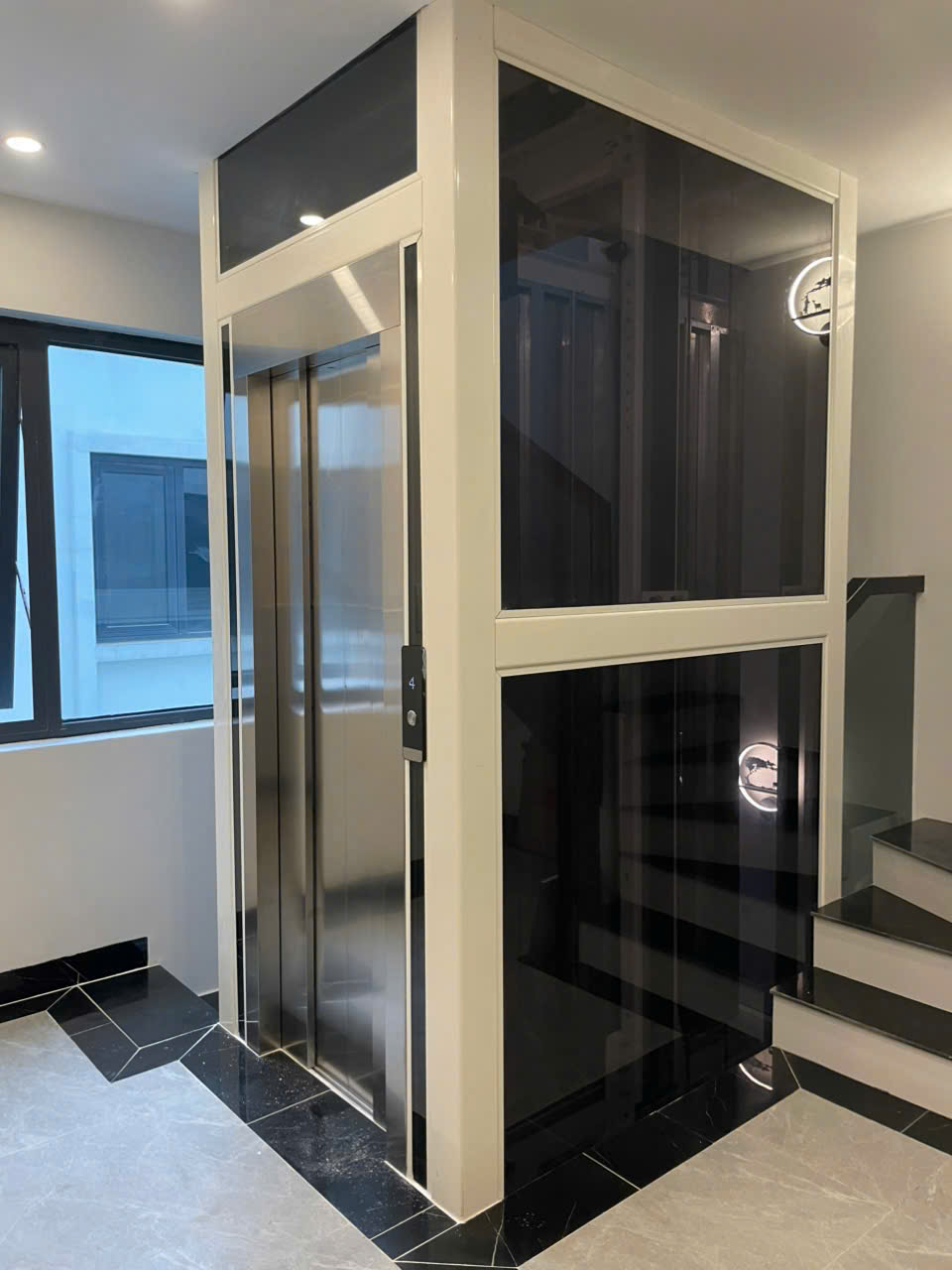Thang máy kính gia đình: Những lỗi thi công phổ biến và cách xử lý chuẩn