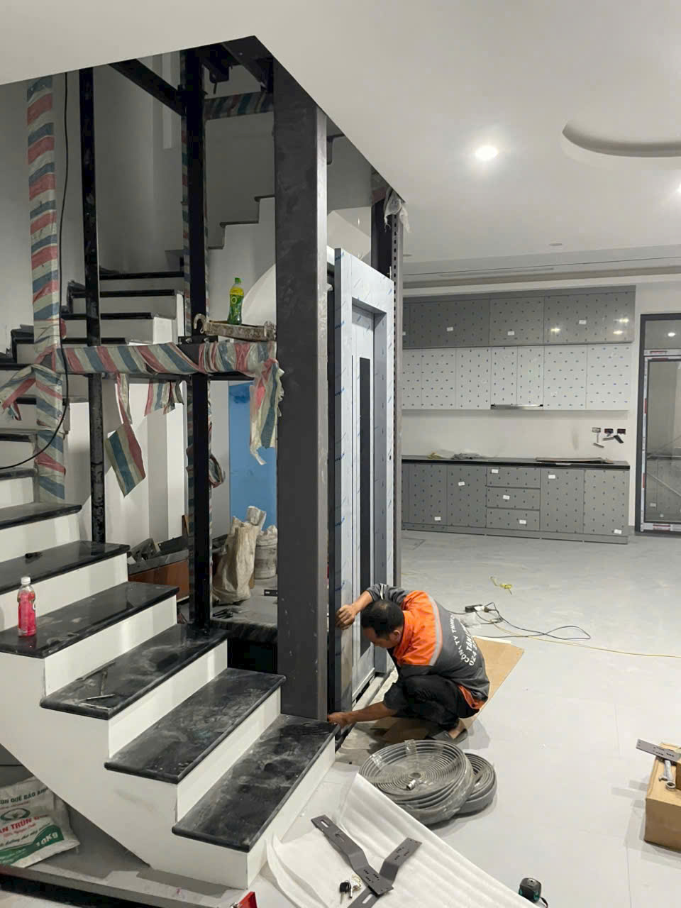 Các yếu tố ảnh hưởng đến công suất thang máy gia đình